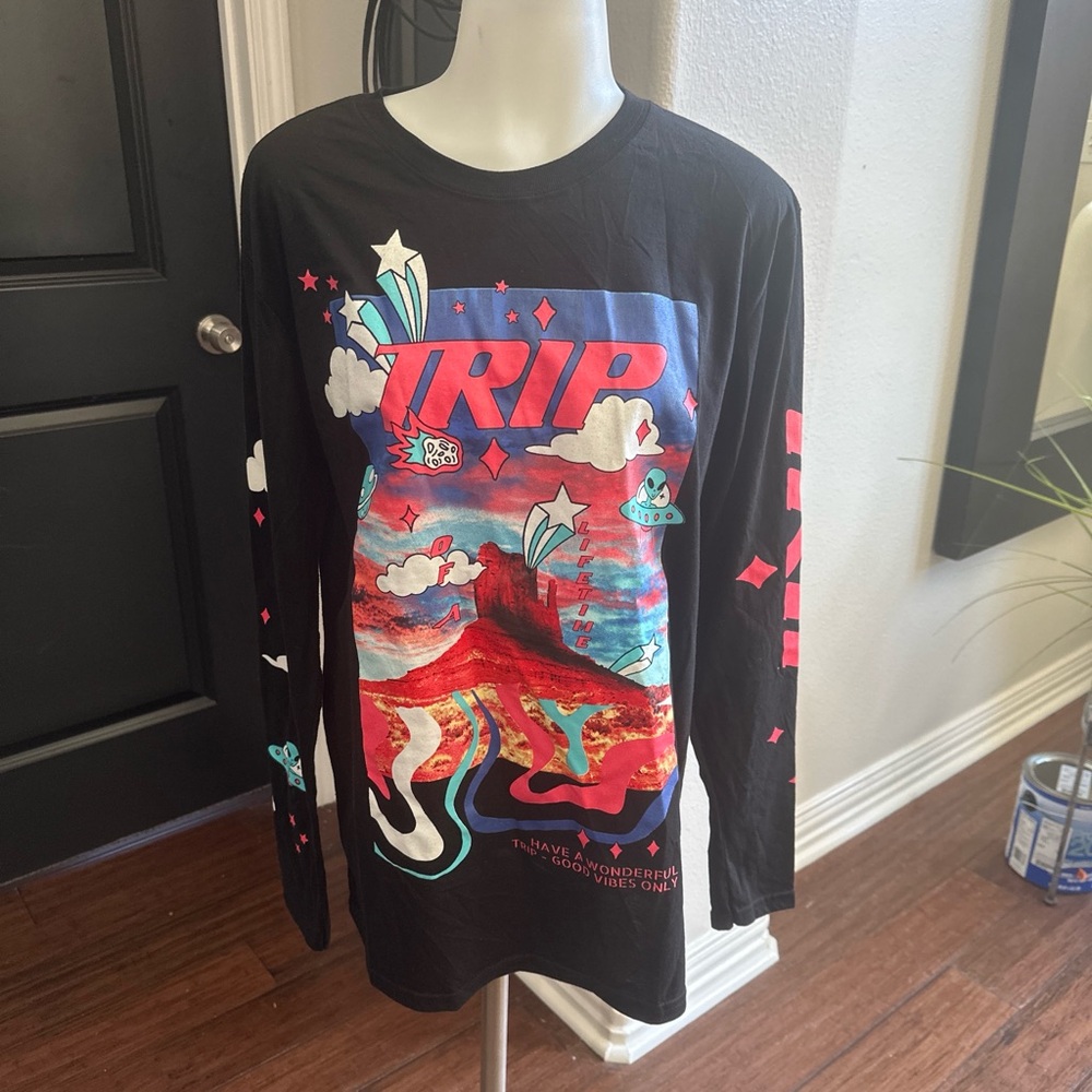 Fresh Laundry graphic Black Long Sleeve Graphic Tee